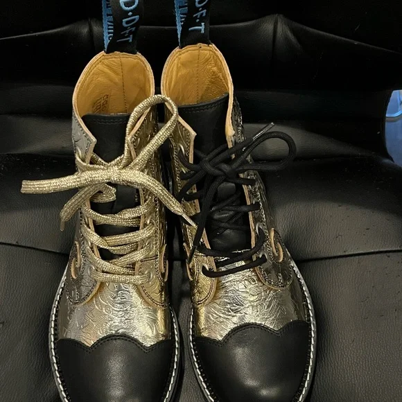 John Fluevog Limited Edition Platinum Derby Boots - Picture 7 of 16